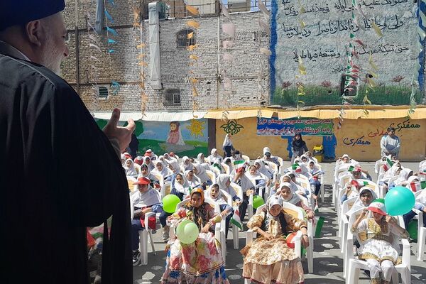 مراسم روز زمین پاک در دبستان دخترانه معراج ناحیه۲ بهارستان