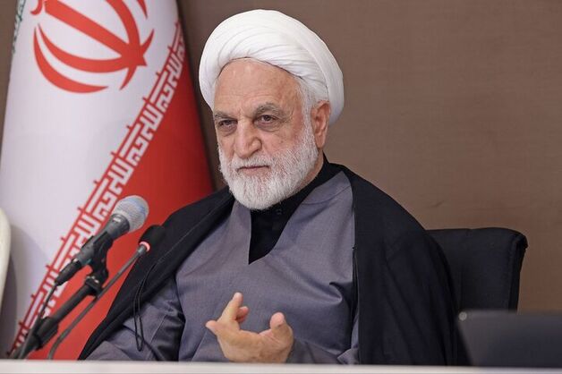  همه باید حامی دولت باشیم/ از نفوذ و تلاش دشمن برای خدشه به انسجام ملی غفلت نکنیم