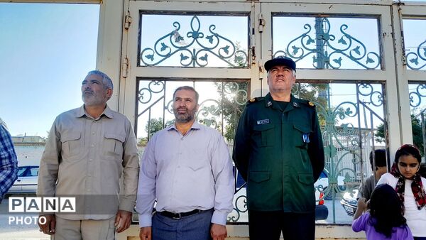 مراسم اهتزاز پرچم سرخ خونخواهی رهبر شهید بر گنبد مسجد الزهرا (س) شهربن