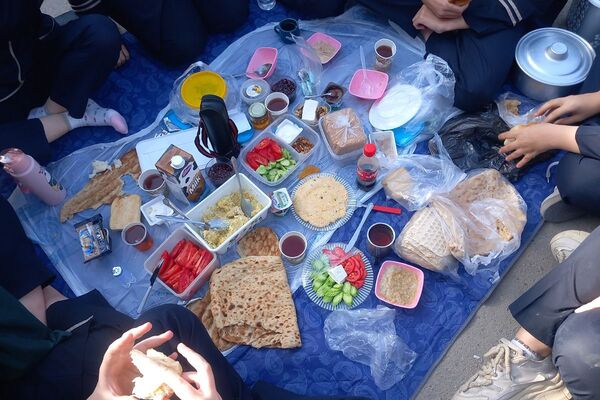 صبحی سالم در دبیرستان دخترانه فرهنگ قرچک