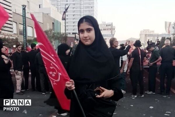 عبورِ پیکرِ عشق؛ آخرین وداع در مشهد از پشتِ شیشه‌های غبارگرفته