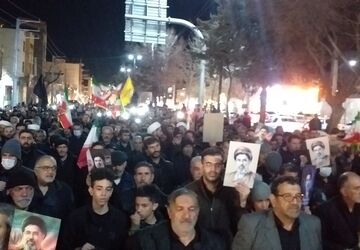 مردم شهرکرد با ولایت بیعت کردند که میدان خالی نشود