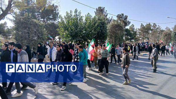 راهپیمایی 13 آبان دانش‌آموزان و مسئولین شهر مهستان