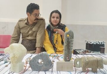 هنر در قاب سنگ؛ نمایشگاه زوج هنرمند قروه‌ای