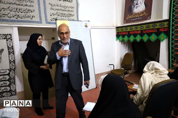  بازدید مدیرکل آموزش و پرورش استان یزد از کلاس‌های جهادی مسجد ملا اسماعیل 