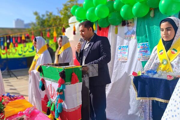 طنین زنگ انقلاب در مدرسه فرزانگان شهرستان باشت