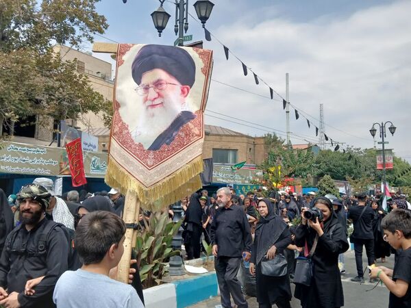استقبال دلدادگان اباعبدالله الحسین (ع) از پیاده روی جاماندگان اربعین حسینی‌