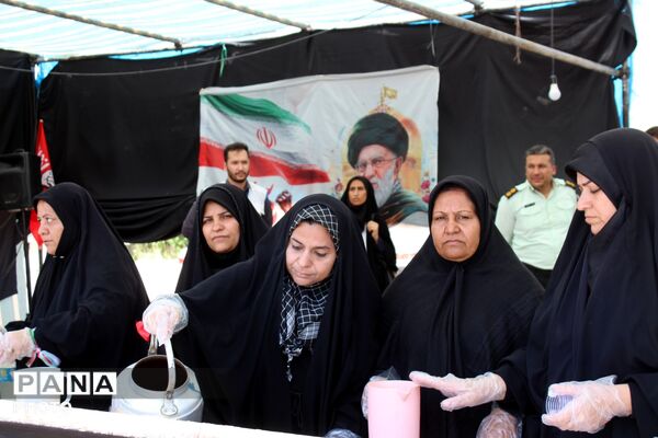 خدمت‌رسانی به زائران در حال برگشت از مشهد مقدس در موکب روستای کرک