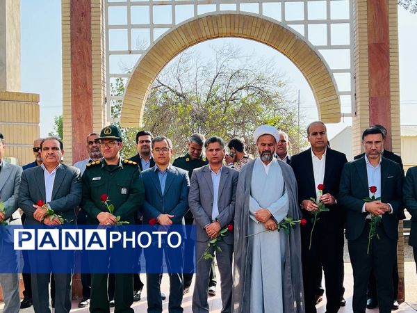 گلزار شهداء ؛ میزبان مسئولان شهرستان عنبرآباد همزمان با آغاز هفته دفاع مقدس