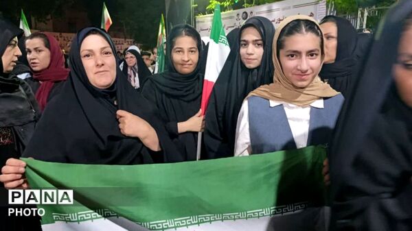 حضور دانش‌آموزان مدرسه دخترانه ریحانه در جشن عید غدیرخم