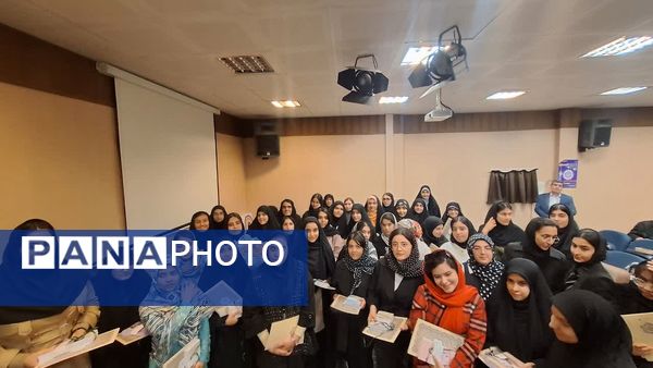گردهمایی نویسندگان دهه هشتادی در تهران