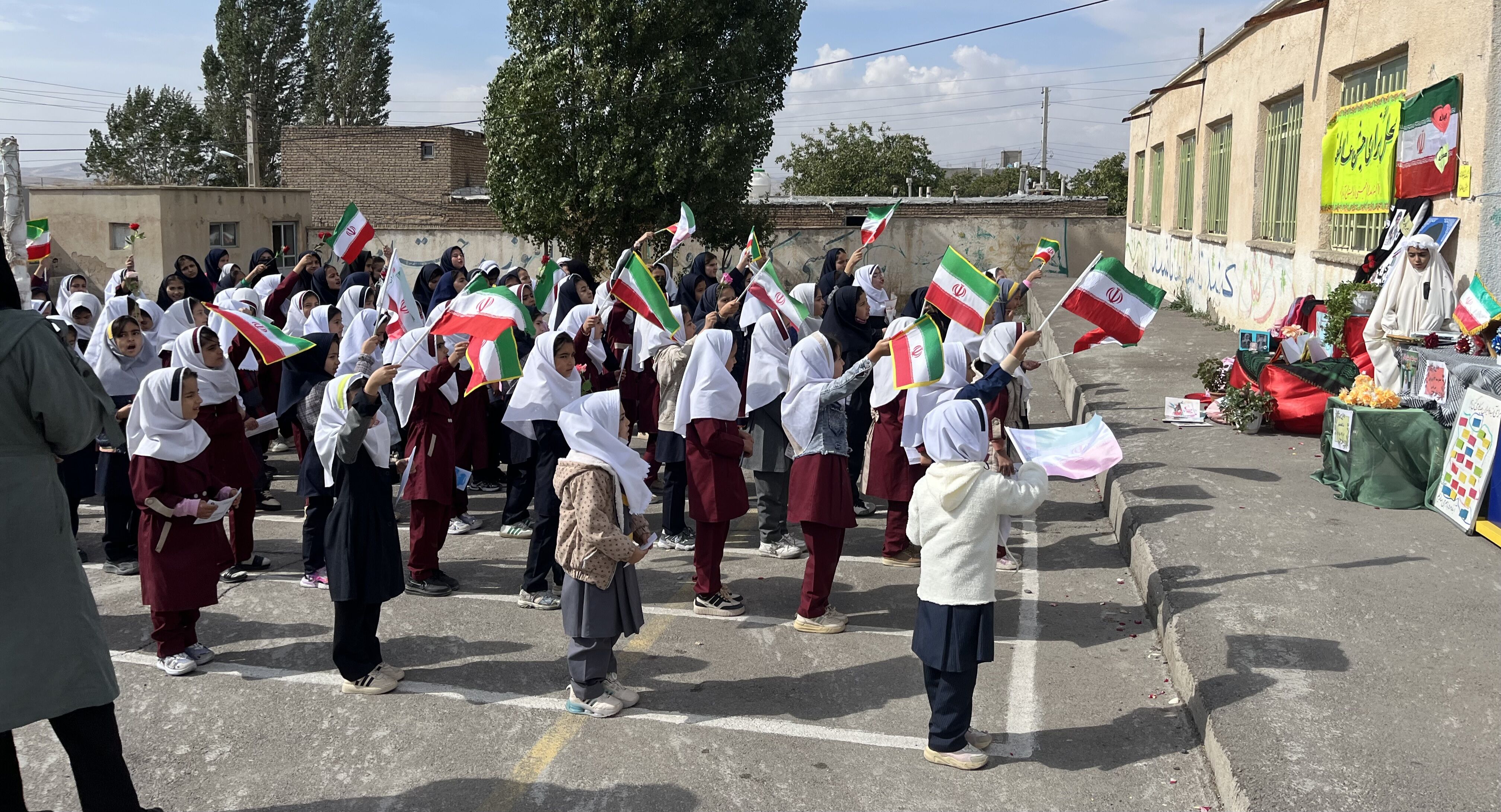جشن عاطفه‌ها و زنگ مهربانی در تیکمه‌داش
