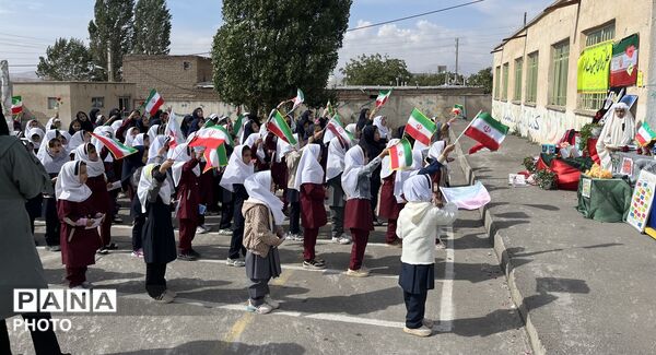 جشن عاطفه‌ها و زنگ مهربانی در تیکمه‌داش