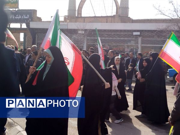 حضور پرشور مردم در راهپیمایی ۲۲ بهمن شهرستان کندر