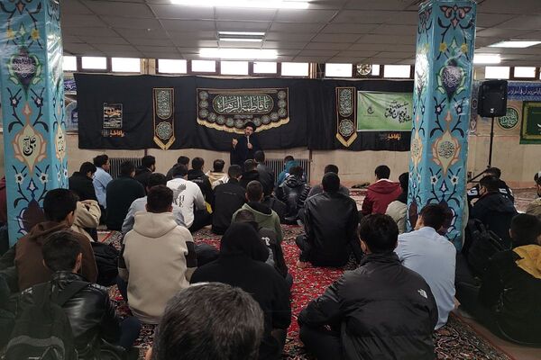 در اغنای دل‌ها هنرستان موفقیان اسلامشهر میزبان آیین فاطمیه و سفره احسان بانوی نور بود