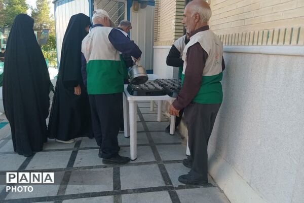 برافراشته شدن پرچم عزای حسینی در امامزاده قاسم زرقان