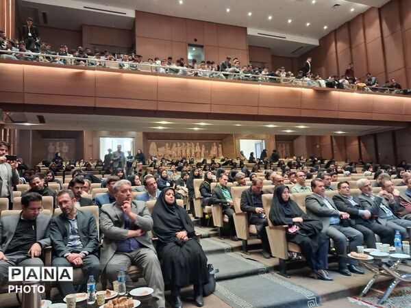 تجلیل از برگزیدگان استانی پژوهش سراها