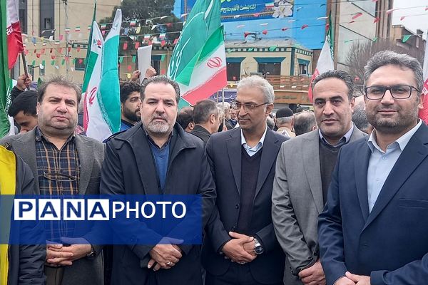 حضور اقشار مختلف مردم شهرری در راهپیمایی ۲۲ بهمن