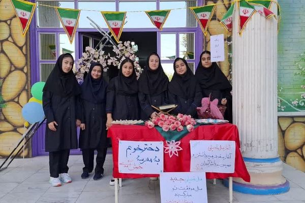 جشن جوانه ها در دبیرستان الهام شریعت کهریزک 