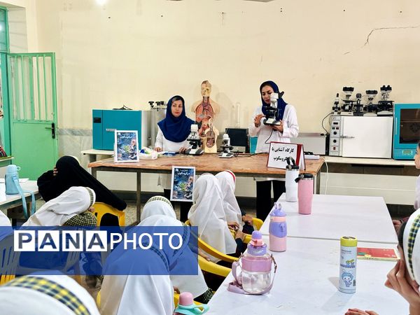 بازدید دانش‌آموزان حضرت معصومه(س) شاهد از پژوهش‌سرای رازی