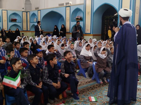 شادی و رنگ در جشن شکوفه‌ها در حرم امام رضا (ع)