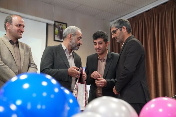  جشن عاطفه‌ها در دبستان دخترانه شهید محمد قضاوی آموزش و پرورش ناحیه 4