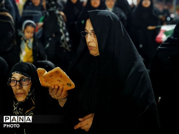 موج خروشان همبستگی در گلوگاه 