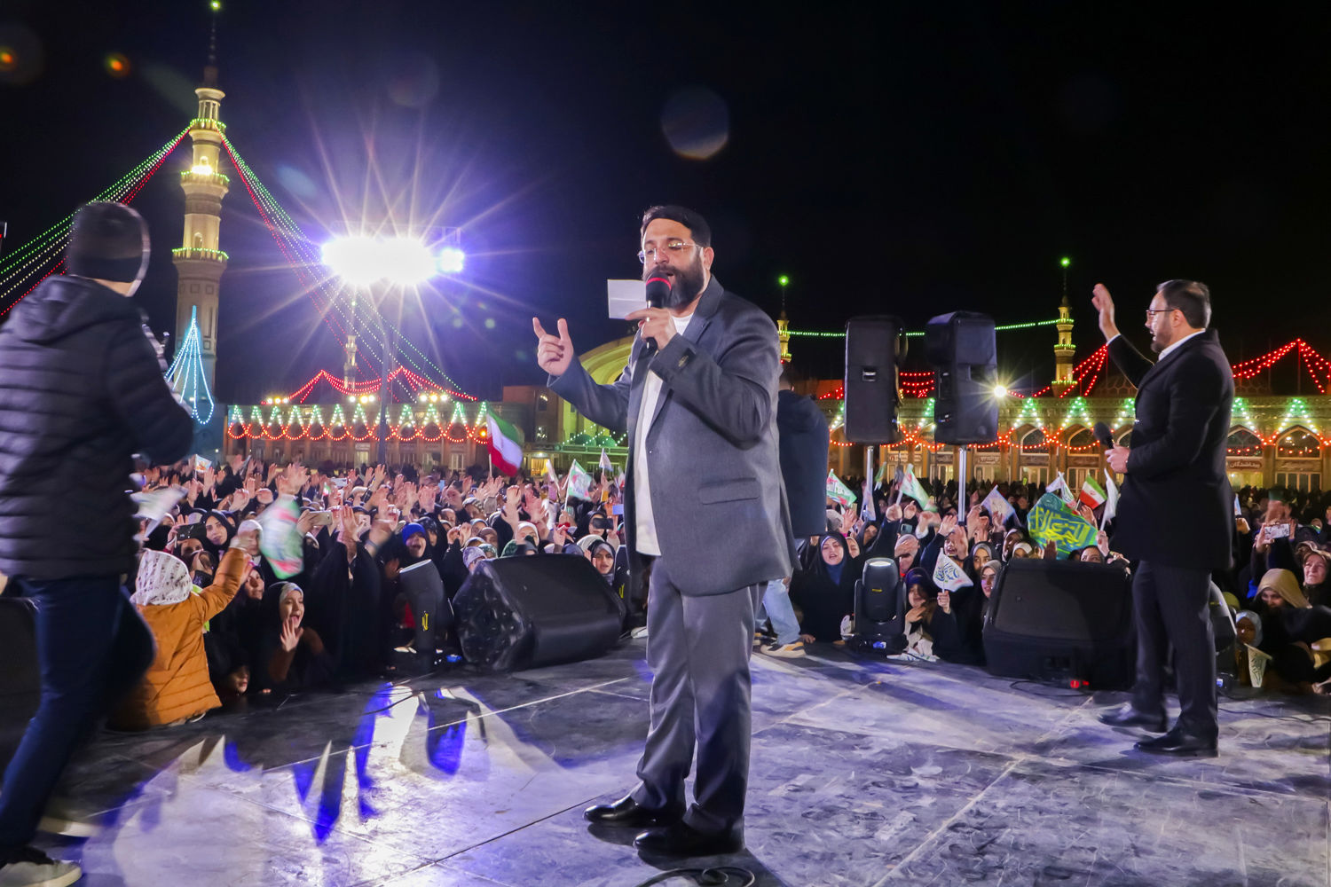 همخوانی سرود «سلام یا مهدی» با حضور ابوذر روحی در مسجد جمکران