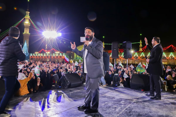 همخوانی سرود «سلام یا مهدی» با حضور ابوذر روحی در مسجد جمکران