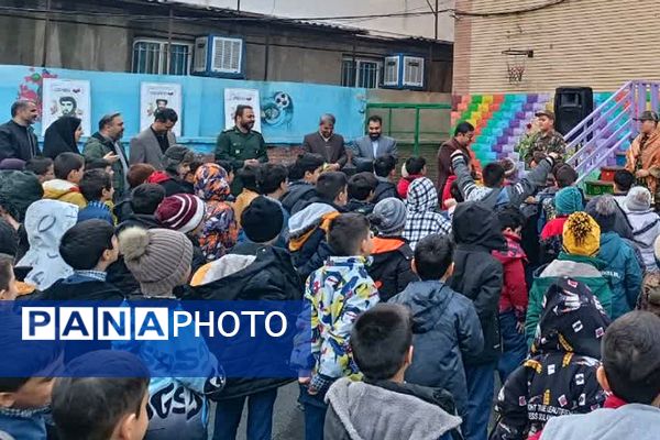 نواختن زنگ آغاز هفته بسیج مستضعفین در مدارس شهرستان ری