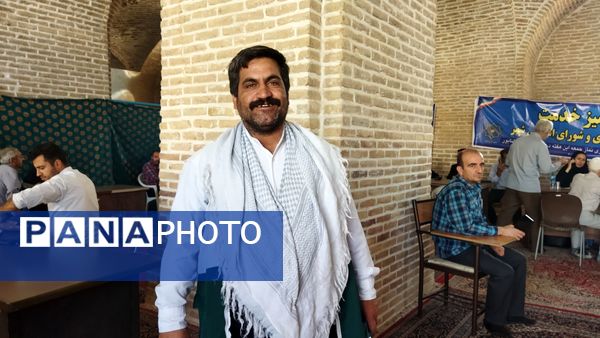 میز خدمت ادارات و بانک‌ها در نماز جمعه نیشابور