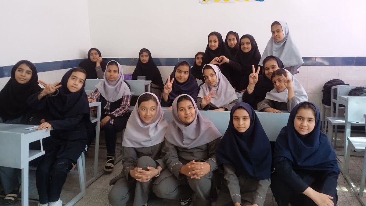 عکس یادگاری دانش آموزان مدرسه ی شهید نجفی