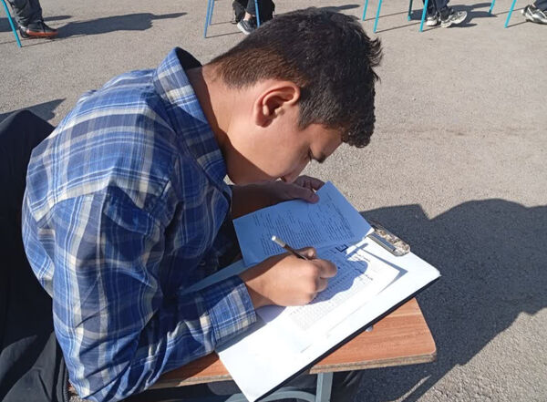 برگزاری آزمون جامع در دبیرستان مهندس حمیدیا