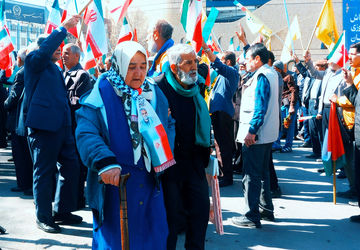 خیابان‌های شهر اراک مملو‌ از جمعیتی که آمده بودند تا فریاد حمایت از مظلوم را به گوش جهان برسانند