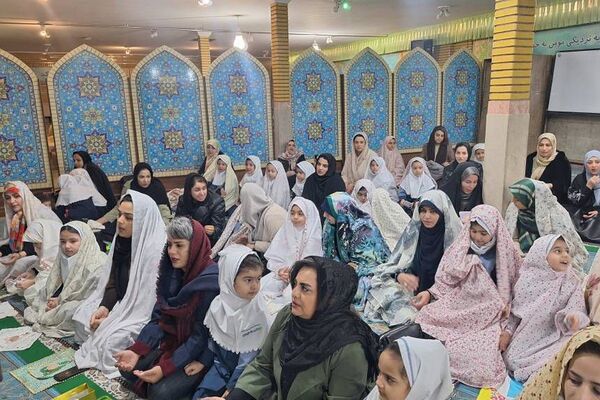 طرح نورانی «هم سجاده با مادر» در دبستان حکمت نبوی ناحیه دو شهرری 