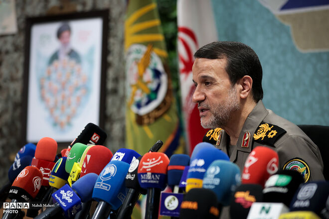 اعلام برنامه‌های چهل‌وششمین سالگرد هفته دفاع مقدس با شعار «لبیک یا خامنه‌ای»/ زنگ مقاومت روز اول مهر در مدارس نواخته می‌شود/ مدرسه میناب به عنوان یادمان شهدا مقصد راهیان نور خواهد بود 