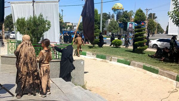 آیین سنتی «گل مالی» در روز عاشورا