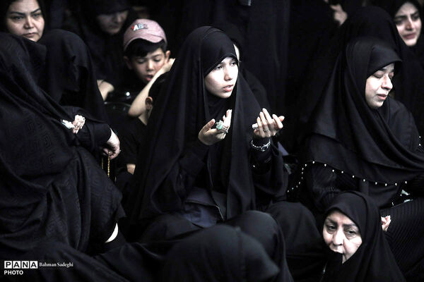 عزاداری دهه اول محرم در تکیه سادات اخوی