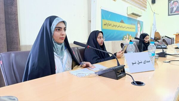 نشست هم‌اندیشی نسل نو با فرماندار شهرستان عنبرآباد