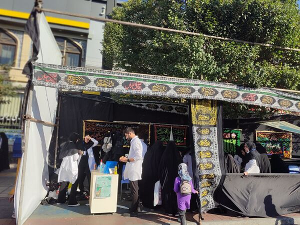  برپایی موکب‌های خدمات‌رسانی در مشهد مقدس برای جاماندگان اربعین حسینی 