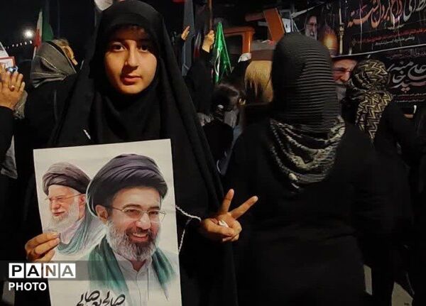 حضور کودکان غیور دهه نودی در راهپیمایی هر شب