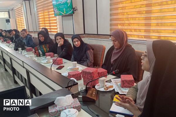 تقدیر از مراقبین سلامت در اداره آموزش و پرورش 