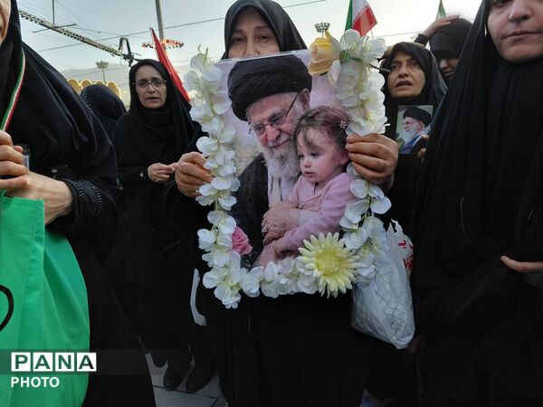 تهران در تب وداع با رهبر  مقتدر شهید
