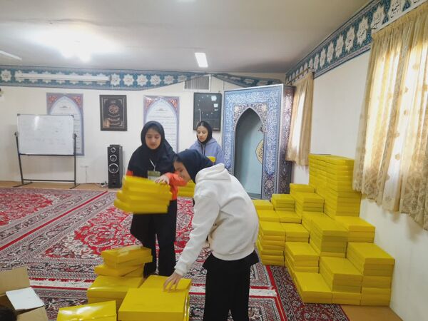 اهدای ۶۰۰ پک لوازم التحریر برای دانش‌آموزان کم برخوردار