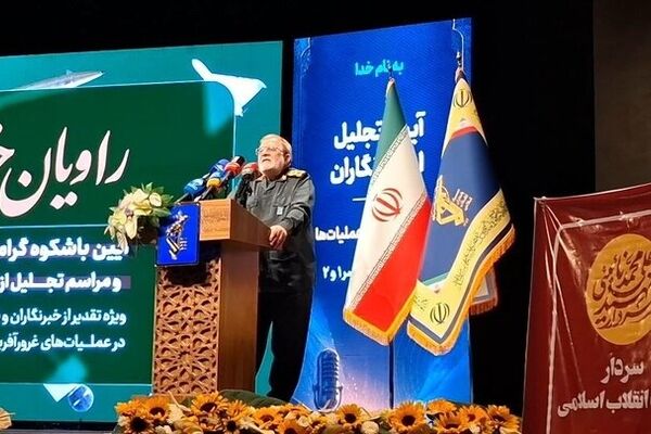  دنیای غرب تشنه شنیدن حقایق انقلاب اسلامی است/ جنگ ترکیبی دشمن شکست خورد