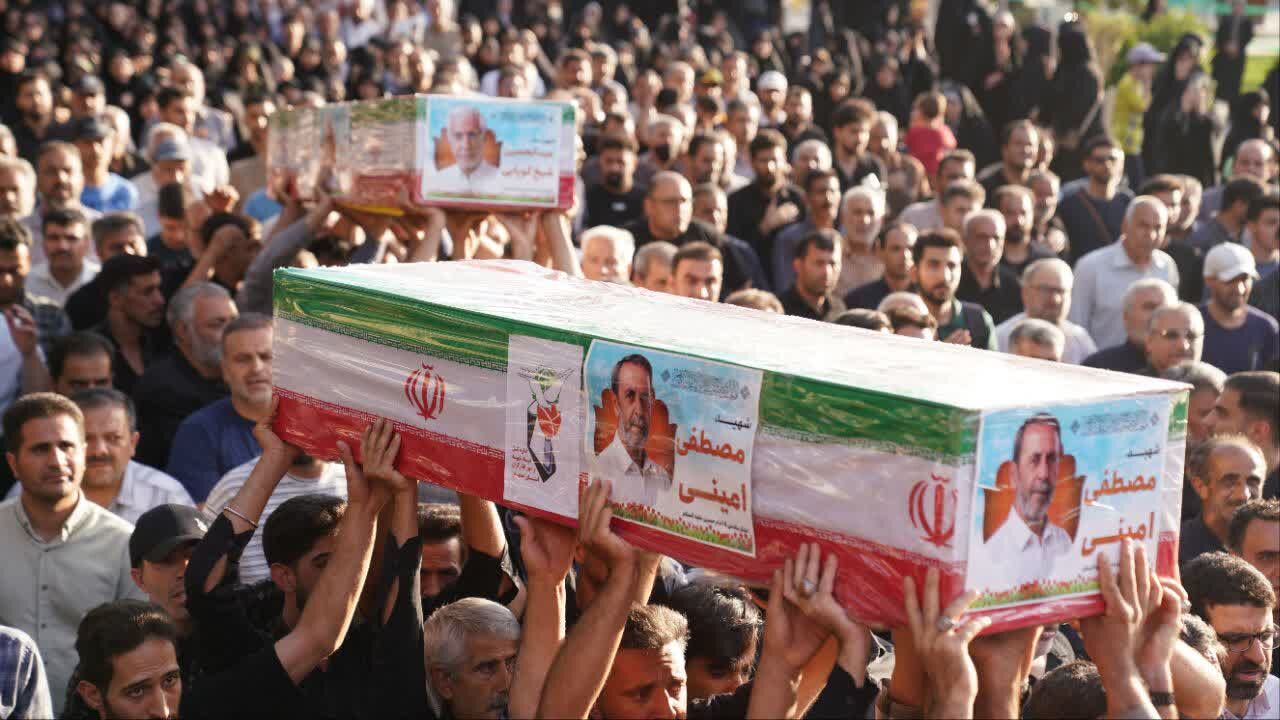 مراسم تشییع پیکر مطهر شهیدان مصطفی امینی و عبدالحسین شیخ‌کوپایی در اصفهان
