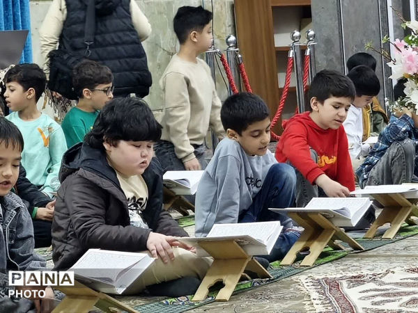 آیین جزءخوانی نوجوانان قمی در بقعه ابن بابویه 