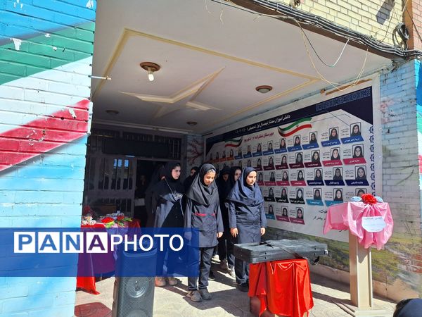 برگزاری مراسم تقدیر از دانش‌آموزان ممتاز آموزشی دبیرستان هفده شهریور شهرستان فیروزکوه