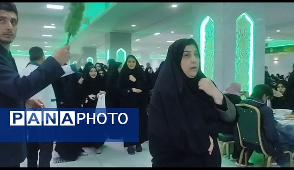 اردوی معنوی دانش آموزان دبیرستان شاهد تکتم در حرم مطهر رضوی