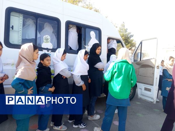 بازارچه کتاب در دبستان سمیه